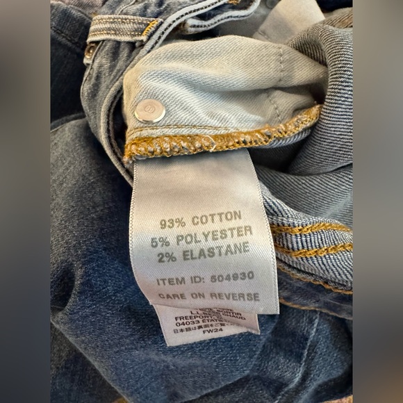 L.L. Bean Classic Fit Straight Leg Jeans Size 4 Great Condition - Picture 6 of 6